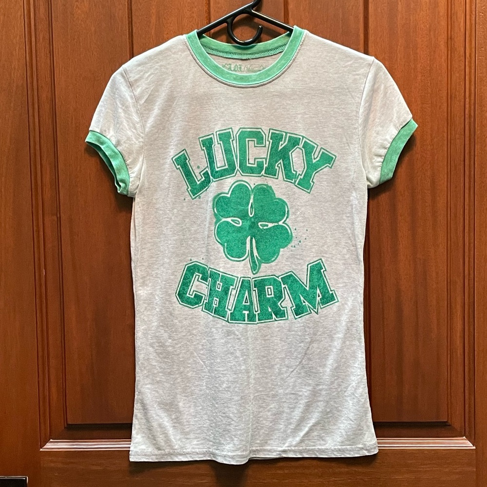St Patrick’s Day T-shirt. Juniors fit, burnout material. Smoke free environment
